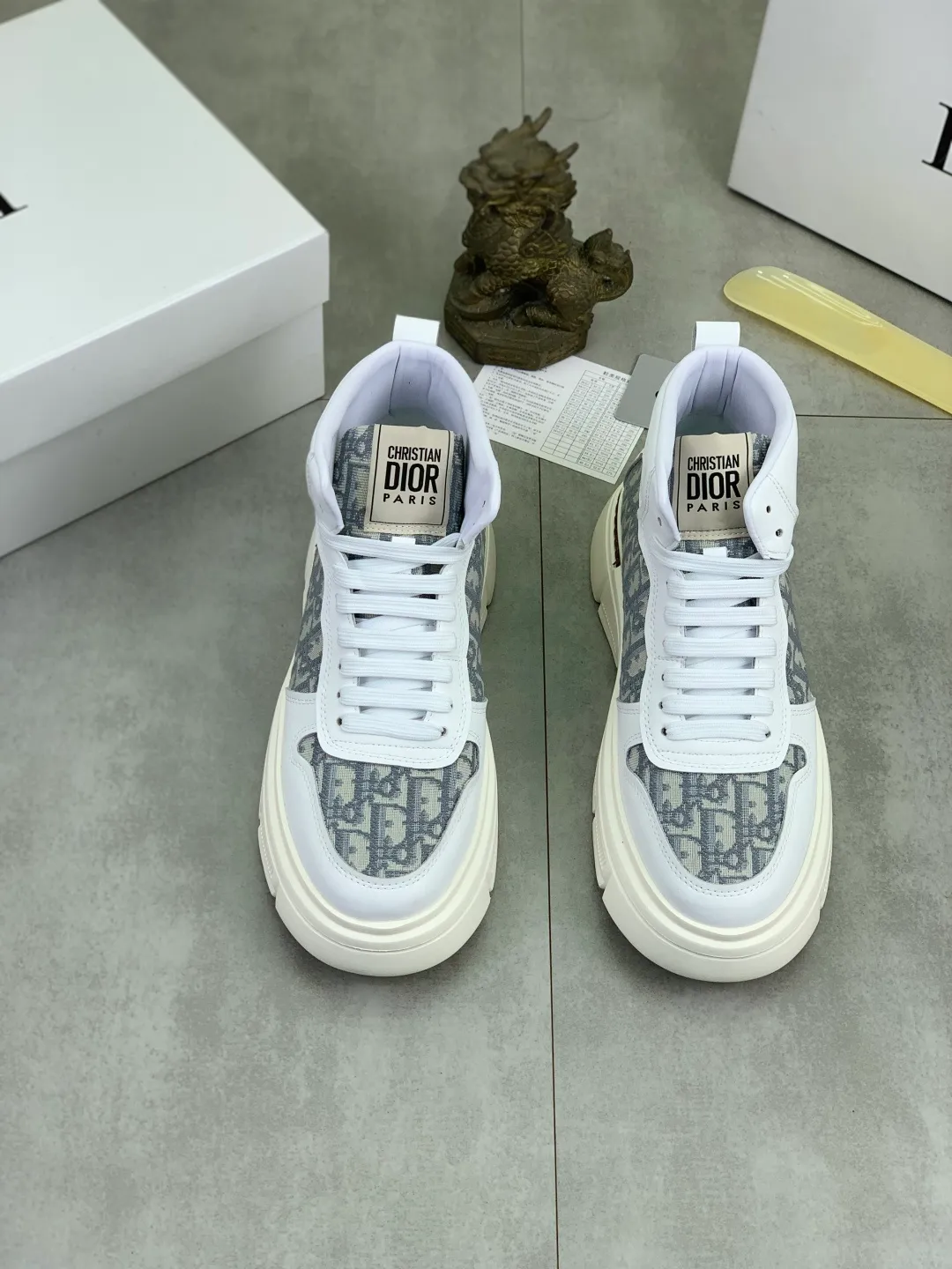 Men's Men's Shoes💰P420💰[New Style]🆘[Dior] Dior original lace-up high-top men's shoes Classic casual shoes 🔥This model is the official classic model with high quality and made by famous original designers. It is made of high-quality cowhide with original materials➕Comfortable and breathable mesh lining➕Pigskin insole. The perfect last shape and generous and fashionable design have attracted many consumers. Suitable for drivers to drive🚗What you want is the highest quality in the market. Color: 2️⃣Code number: 38--44